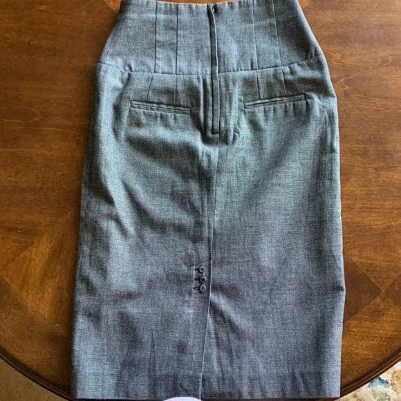 Pencil skirt grey in colour from Le Chateau - Picture 2 of 3
